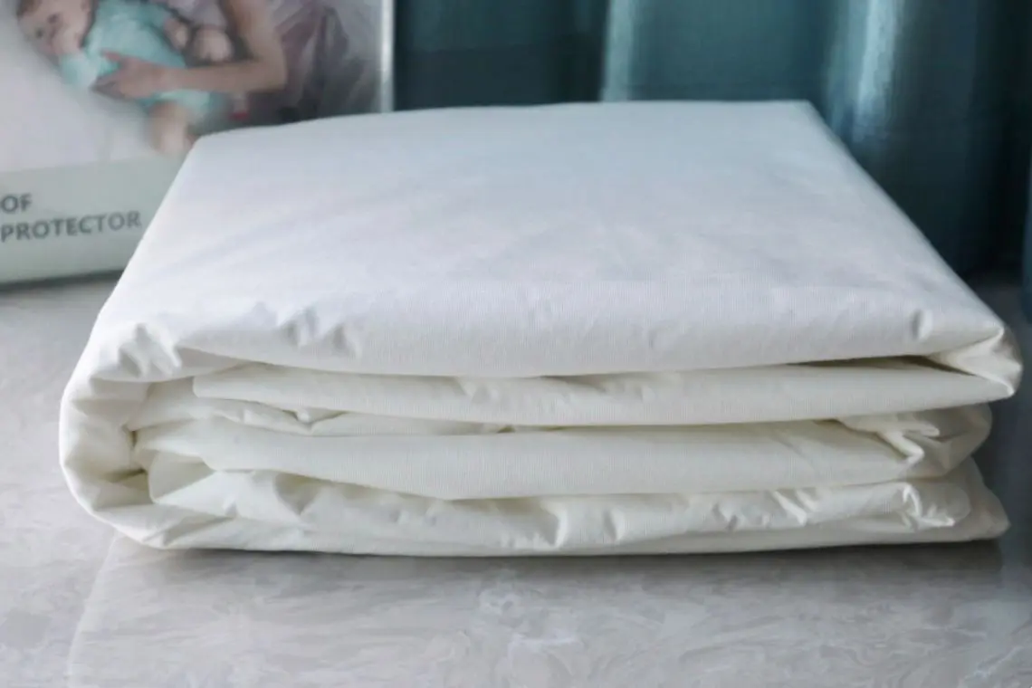 Covering this Bed Sheet, Water and Mite Proof, Amazing!